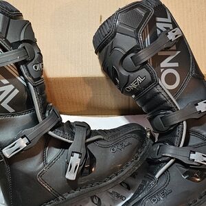 O'NEAL ELEMENT BOOT Youth size 4